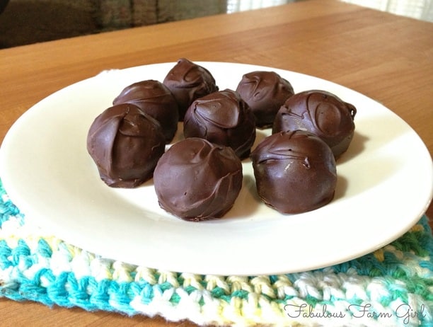 Oreo Truffles by FabulousFarmGIrl. Great for gift-giving. Especially if the recipient is you!